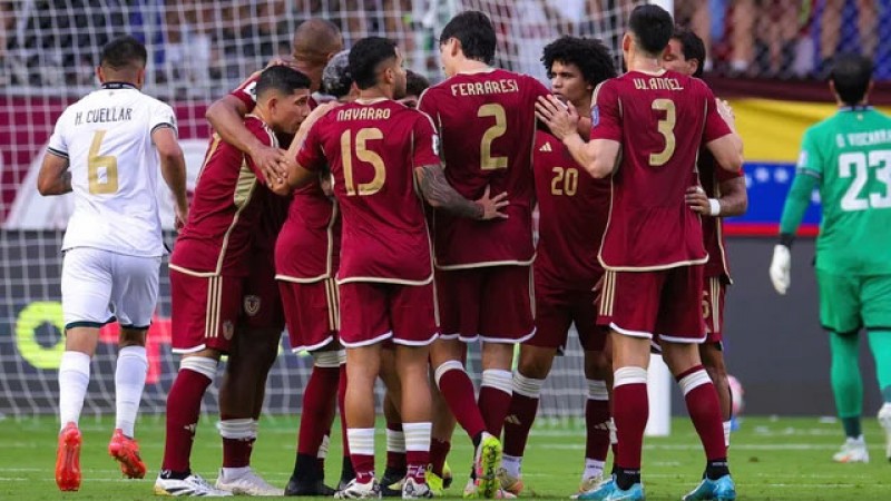 Venezuela recibe a Colombia en busca del repechaje histórico